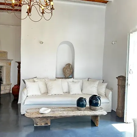 Vakantiehuis Restored White House With Swimming Pool *